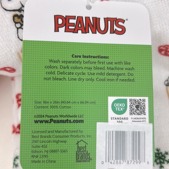 2 Set Snoopy Gingerbread House Santa Christmas Kitchen towels NWT - Picture 8 of 9